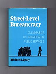 Street Level Bureaucracy (Publications Of Russell Sage Foundation)